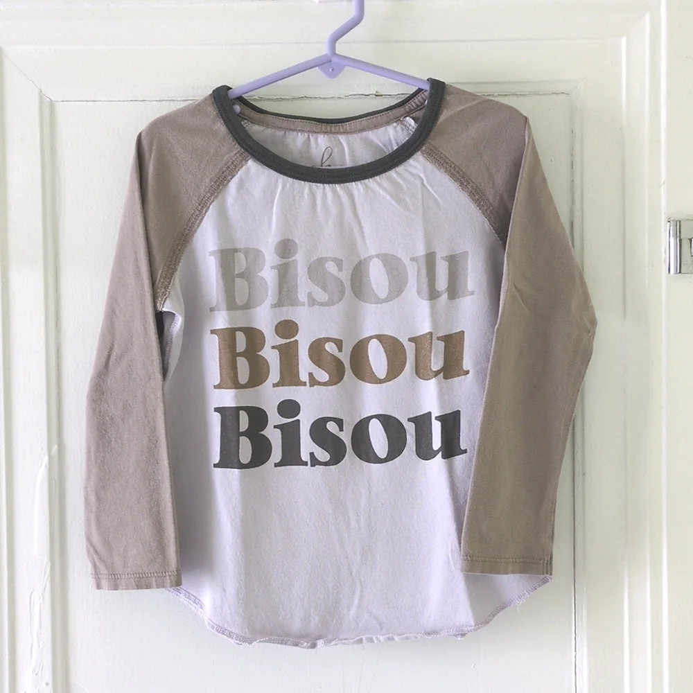 4/$25 Peek Bisou Bisou Bisou taupe raglan tee size small (4/5)